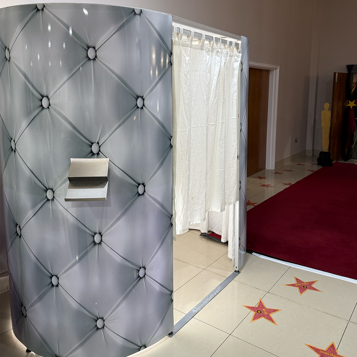Oval Photo Booth